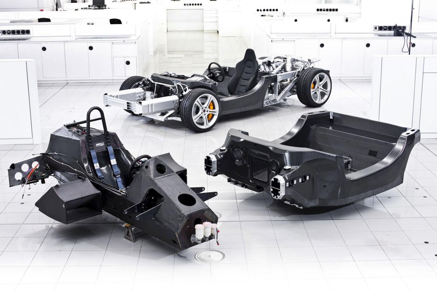 Karbonból készül a McLaren versenyautó és utcai sportkocsi utascellája