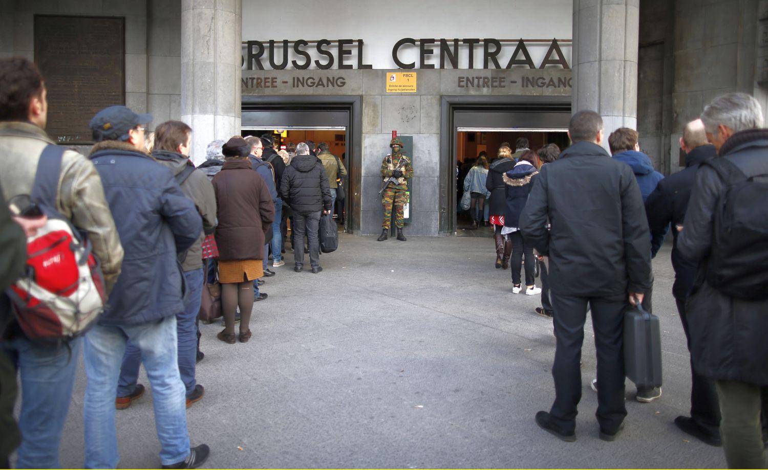 Alapos biztonsági ellenőrzésen kell átesniük a brüsszeli központi vasútállomásra érkezőknek