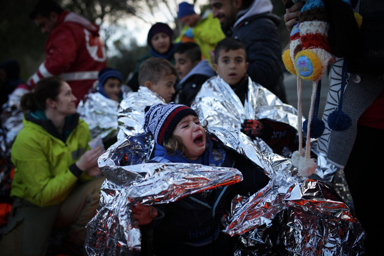 Menekült gyerekek közvetlenül érkezés után decemberben a görögországi Leszbosz szigetén
