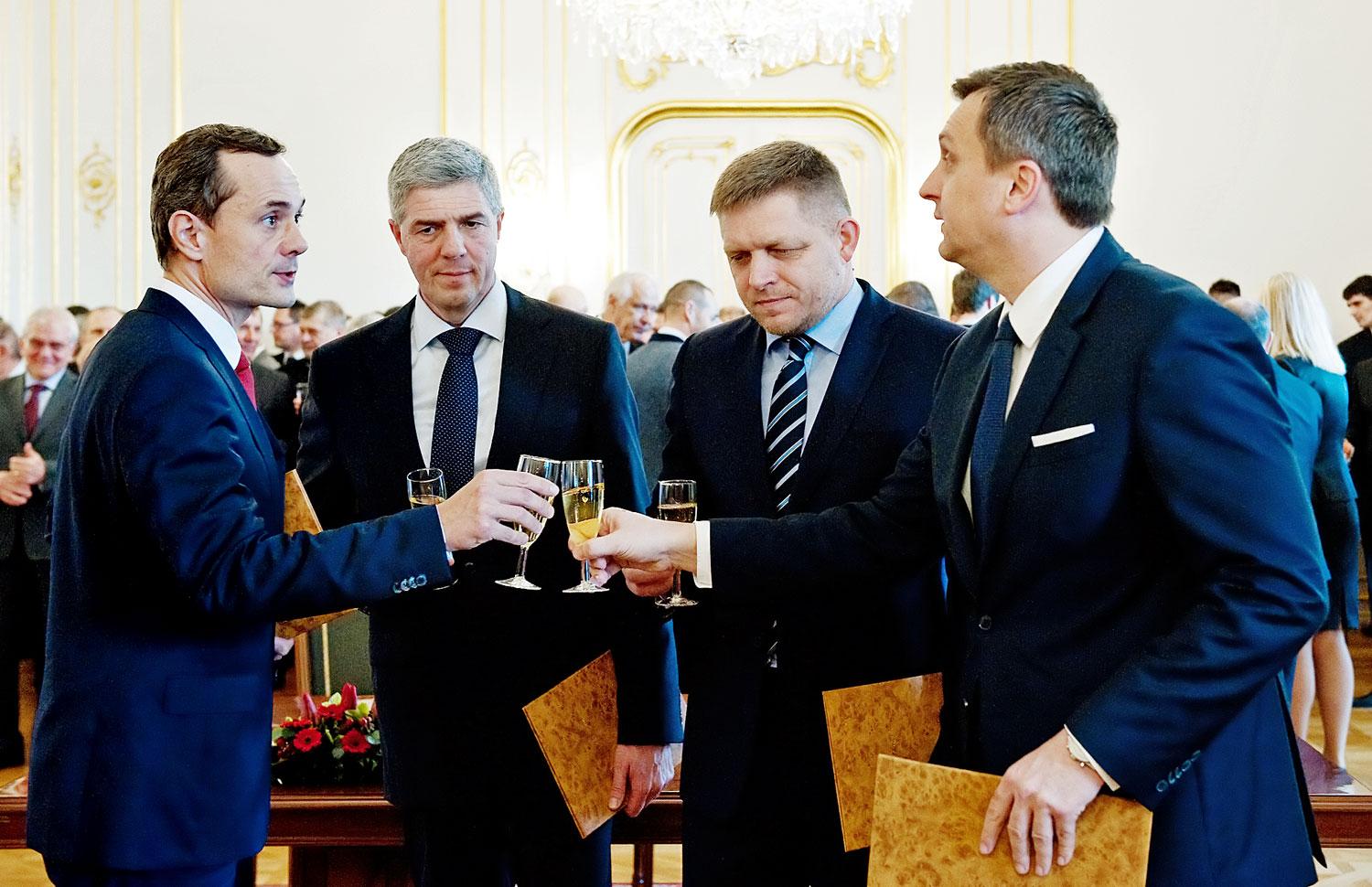 Radoslav Procházka (Siet), Bugár Béla (Most-Híd), Robert Fico (Smer-SD) és Andrej Danko (SNS)