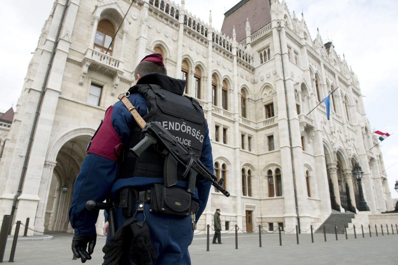 A brüsszeli merényletsorozat után Magyarországon kettes szintű terrorkészültséget rendeltek el