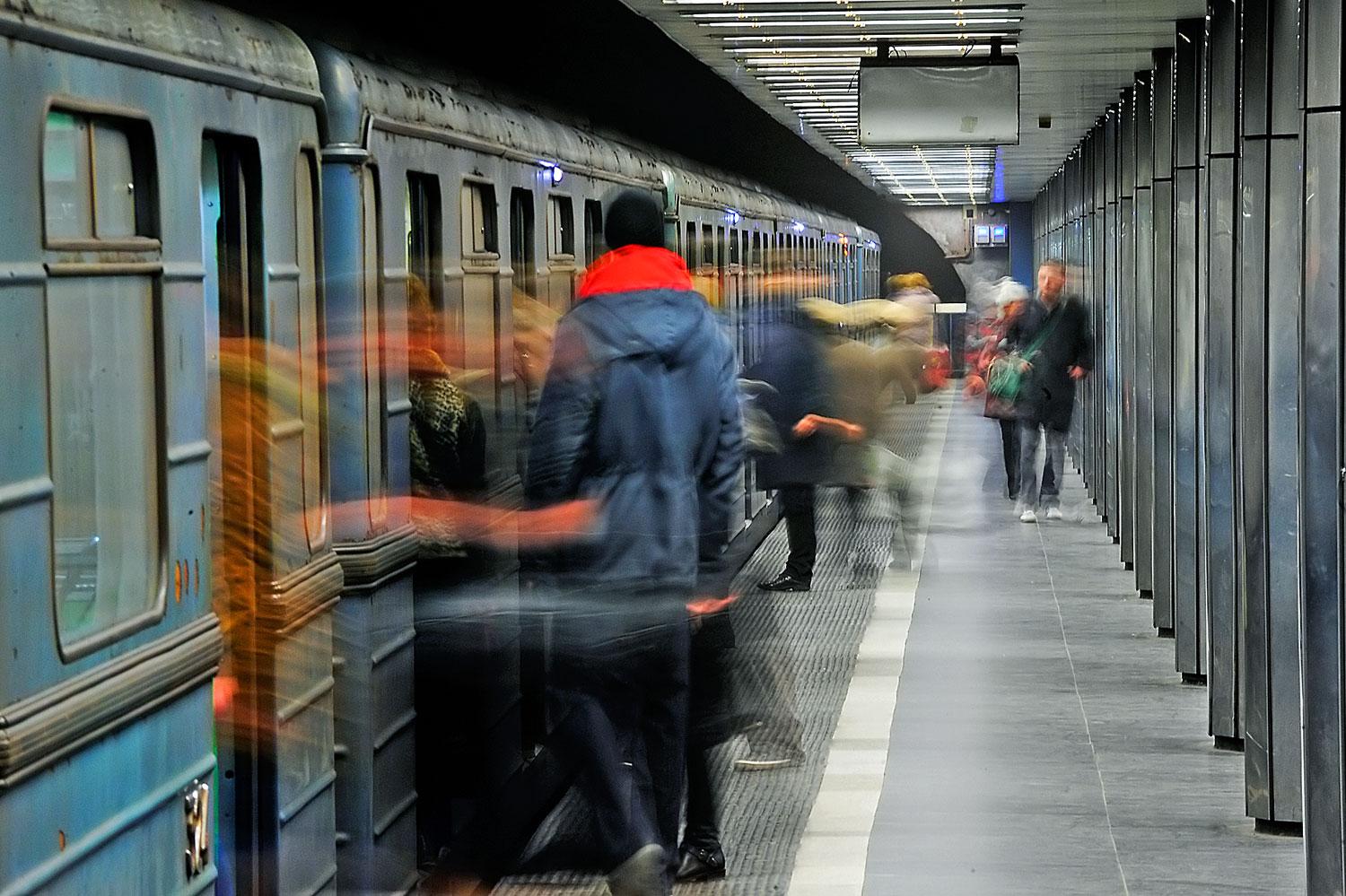 A mára teljesen elhasználódott 3-as metró szerelvényeit 2018 nyarára újítják fel az oroszok