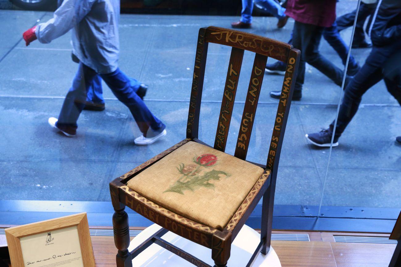 A széket maga Rowling dekorálta ki