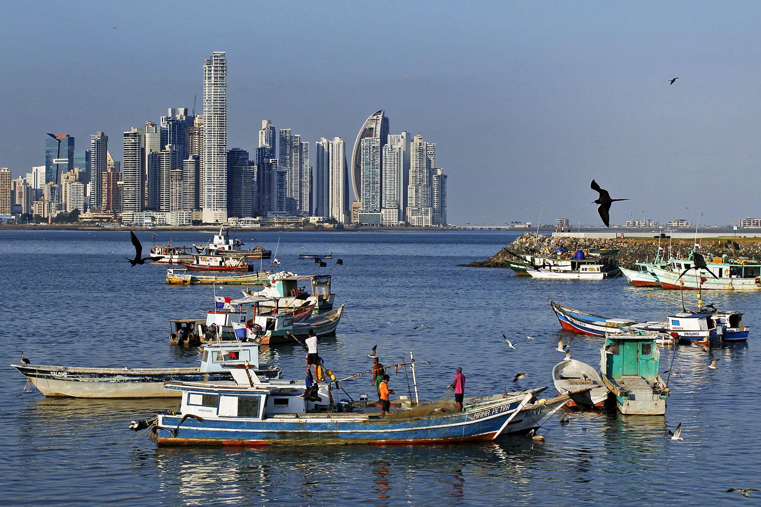 Halászcsónakok Panama City partjánál