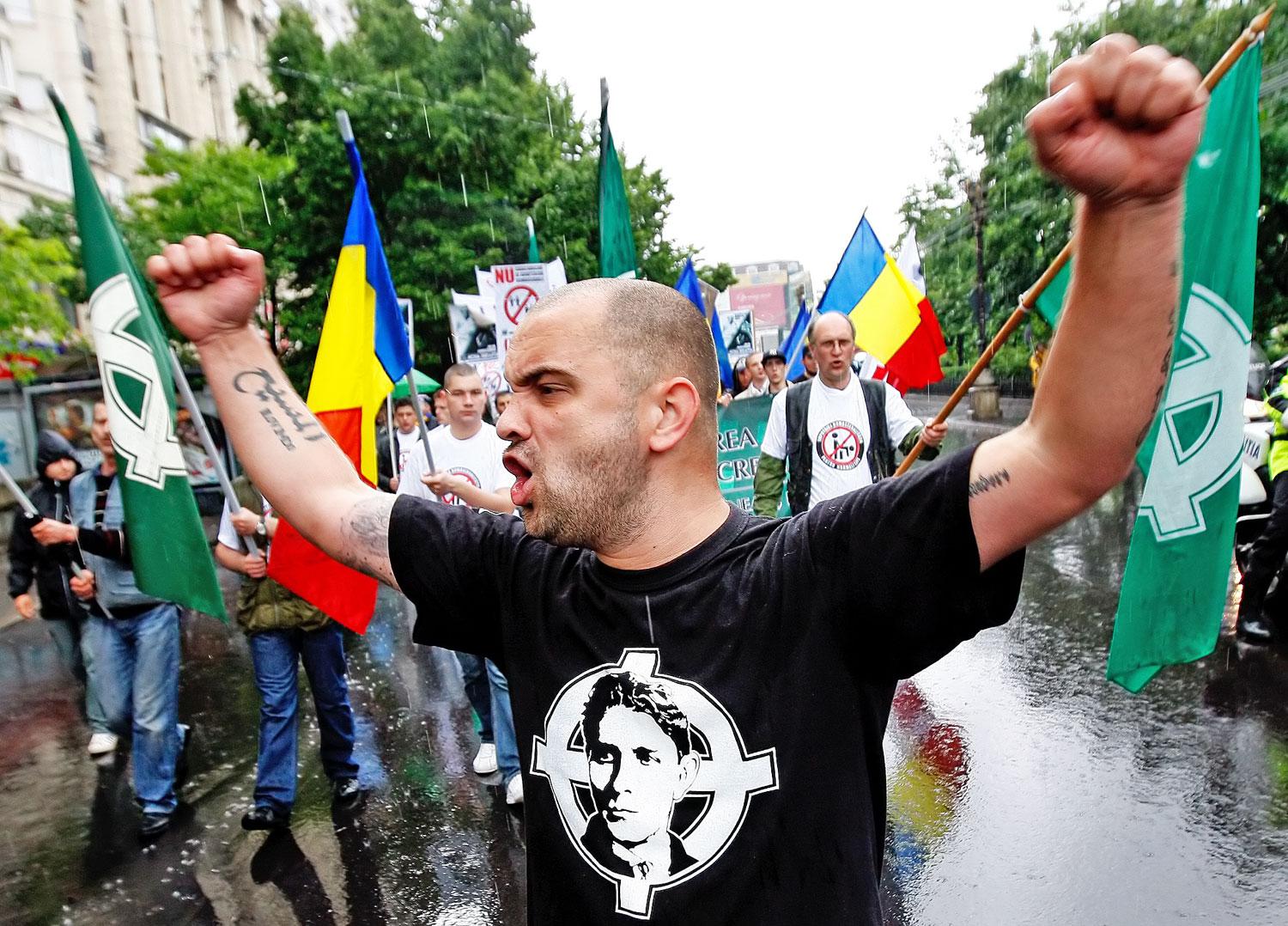 Szélsőjobboldali tüntetők Bukarestben
