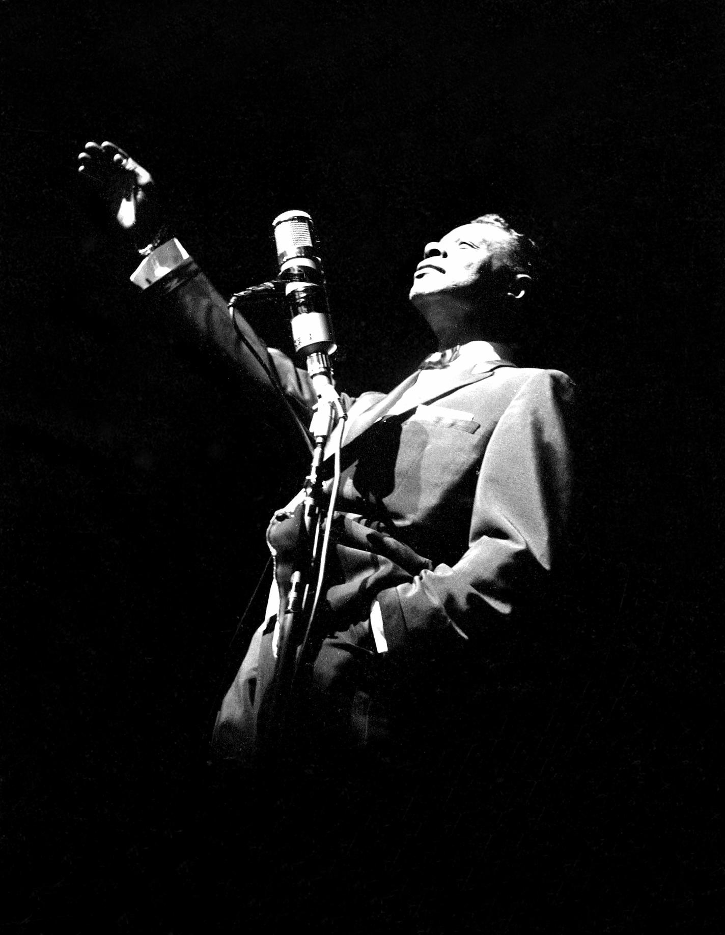 1960. április 19., Nat King Cole a párizsi Olympia színpadán