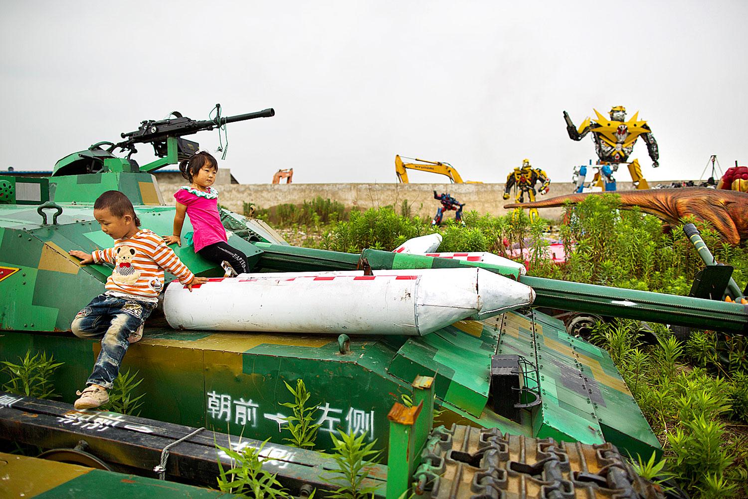 Ez még nem a jövő hadszíntere: sanghaji játszótér páncélossal és robotokkal 