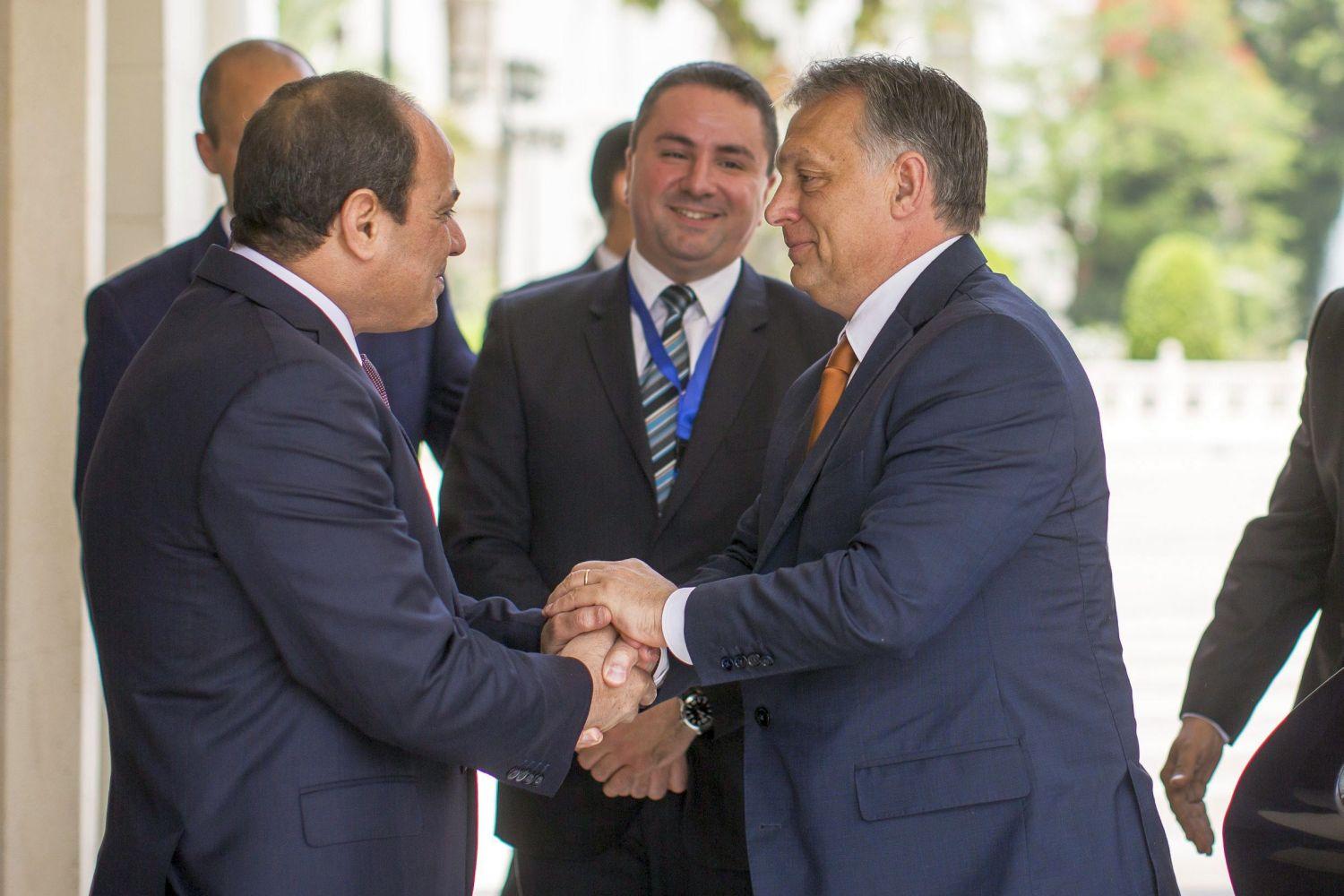Orbán Viktor miniszterelnököt és Abdel-Fattáh esz-Szíszi egyiptomi elnök Kairóban 