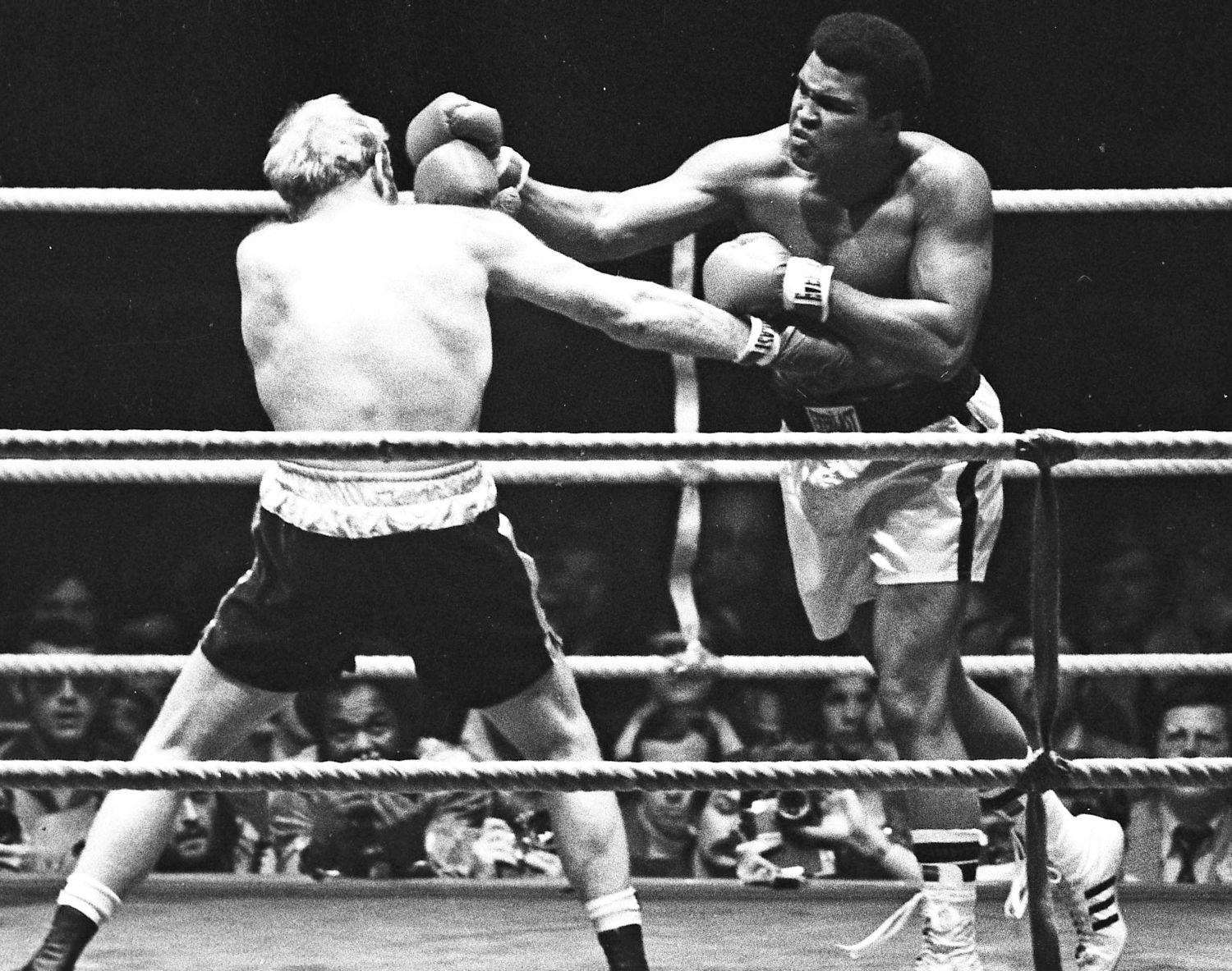 Muhammad Ali a Richard Dunn elleni mérkőzésen 1976-ban
