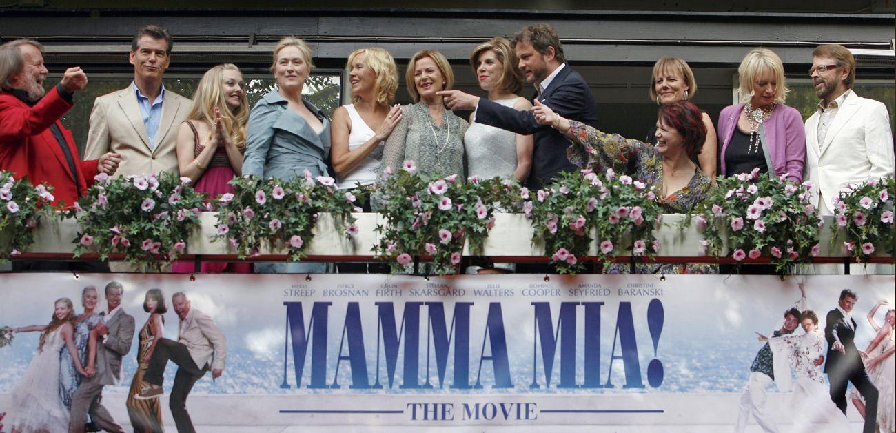 Az Abba eredeti tagjai és a Mamma Mia film stábja a premieren 2008-ban Stockholmban. Balról jobbra: Benny Andersson az ABBA-ból, Pierce Brosnan, Amanda Seyfried, Meryl Streep, Agnetha Faltskog és Anni-Frid Lyngstad az ABBA tagjai, Christine Baranski,