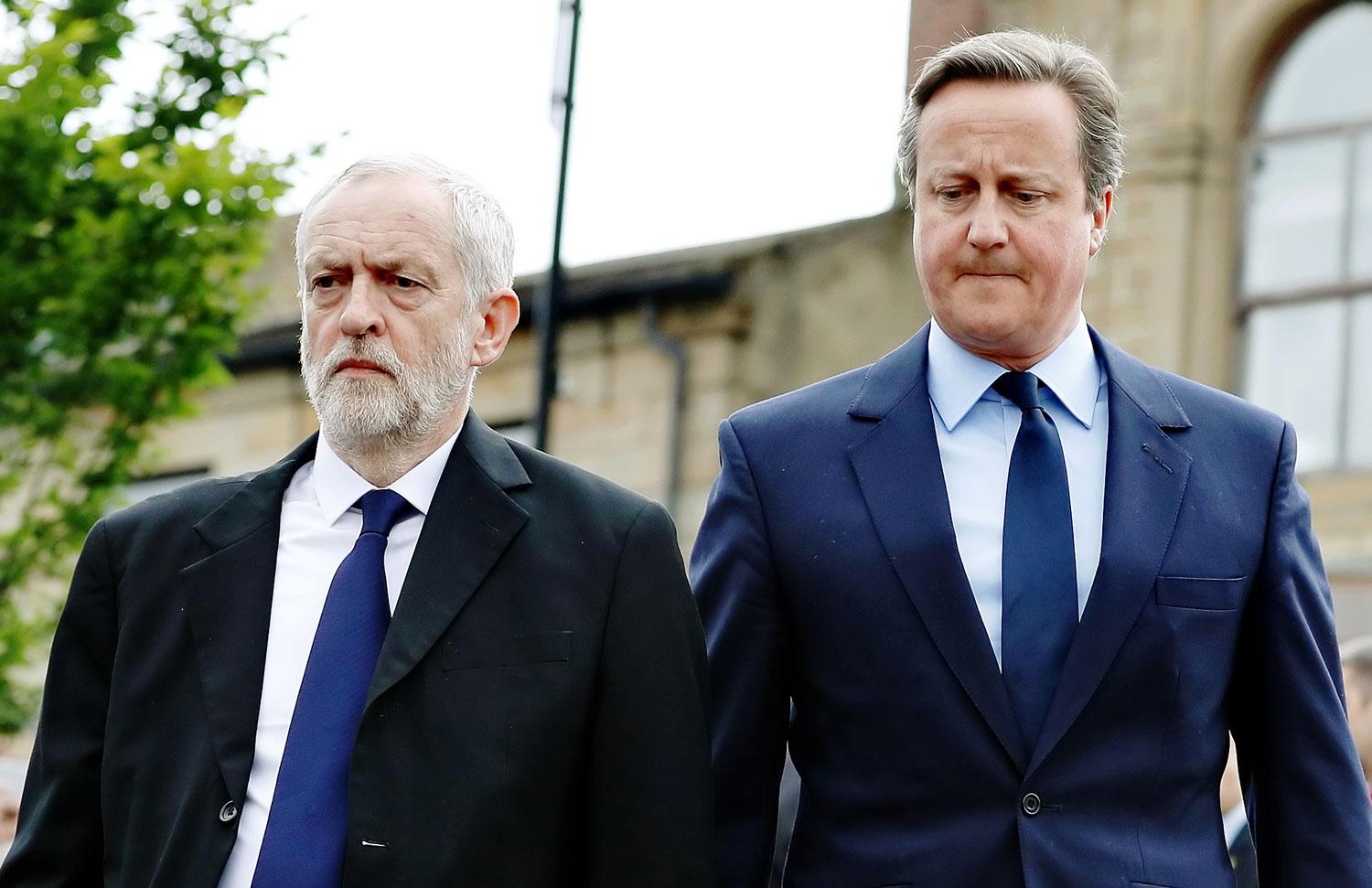 Jeremy Corbyn és David Cameron együtt szenvedi el a referendum következményeit 