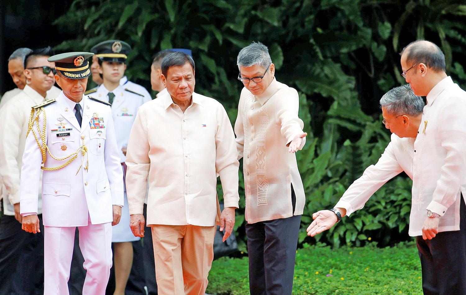 Duterte hatalomra lép. Nem ismer kegyelmet 