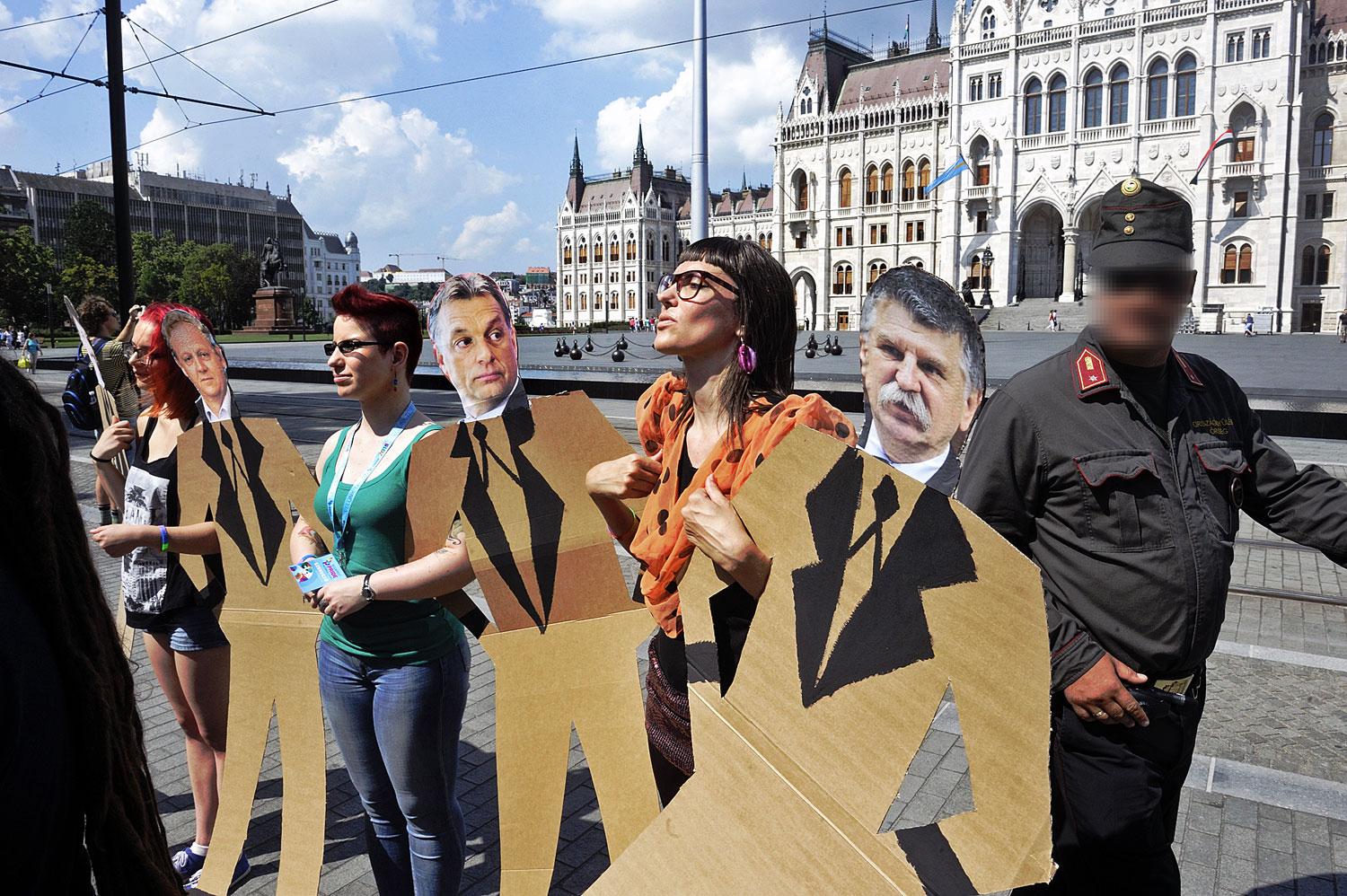 Pride-tájékoztató a Kossuth téren: védett emberek, szigorúan őrzött emlékhely