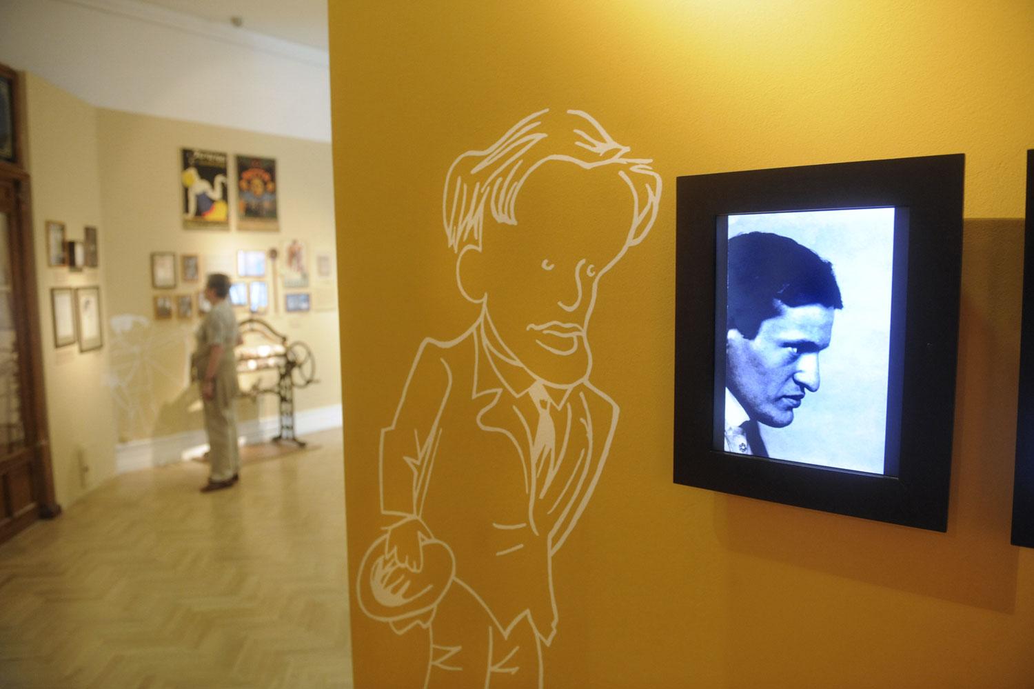 E. Csorba interaktív kiállításokkal szoktatta be a tartózkodókat is a múzeumba, 2013-ban Karinthyval 