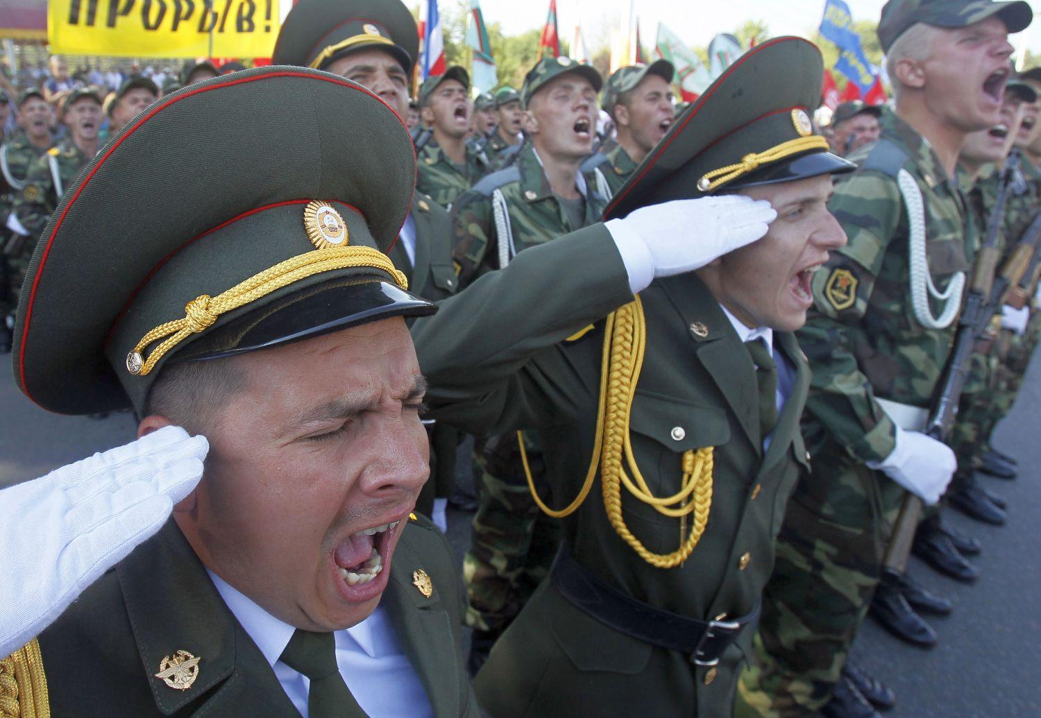 Katonai parádé a függetlenség napján, szeptember 2-án Tiraszpolban   