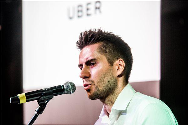Fekete Zoltán, az Uber magyarországi operatív igazgatója sajtótájékoztatót tartott a budapesti Akvárium Klubban