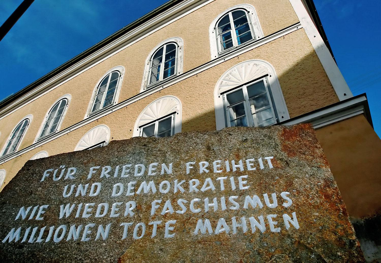 Adolf Hitler szülőháza az ausztriai kisvárosban, Branauban 