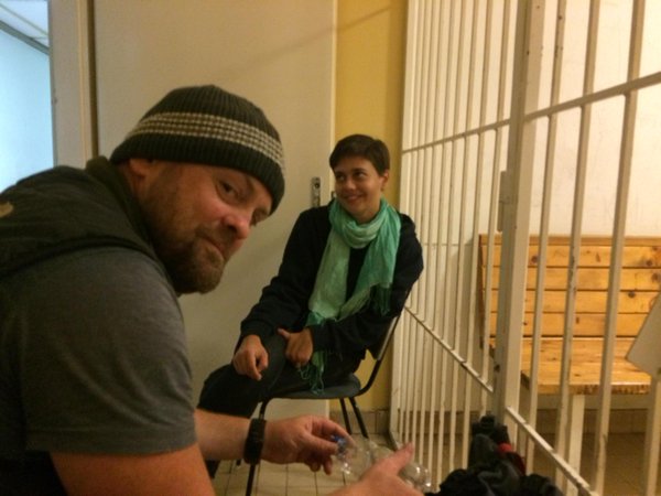 A két másik előállított újságíró, az ausztrál Warren Richardson és a szlovákiai magyar Beck Tímea a szegedi fogdában