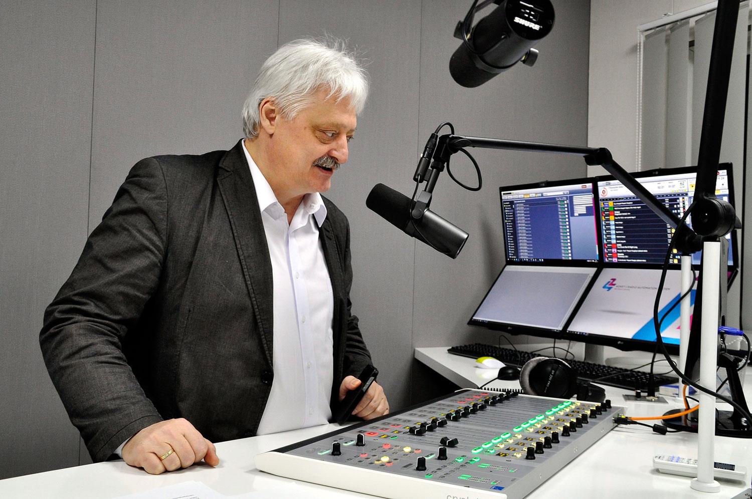 Gajdics Ottó főszerkesztő beszél a Karc FM-en 