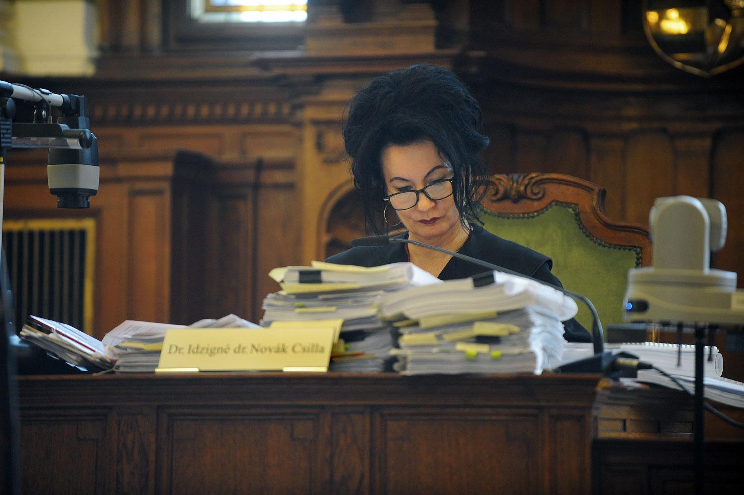 A bírók sokszor alig feldolgozható mennyiségű iratot kapnak