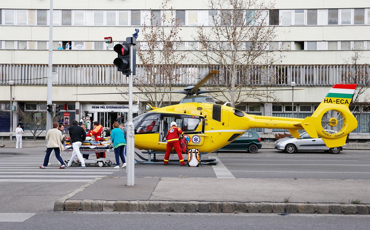A Heim Pál Gyermekkórháznál a gyorsabb ellátás érdekében többször használják az utcai landolást