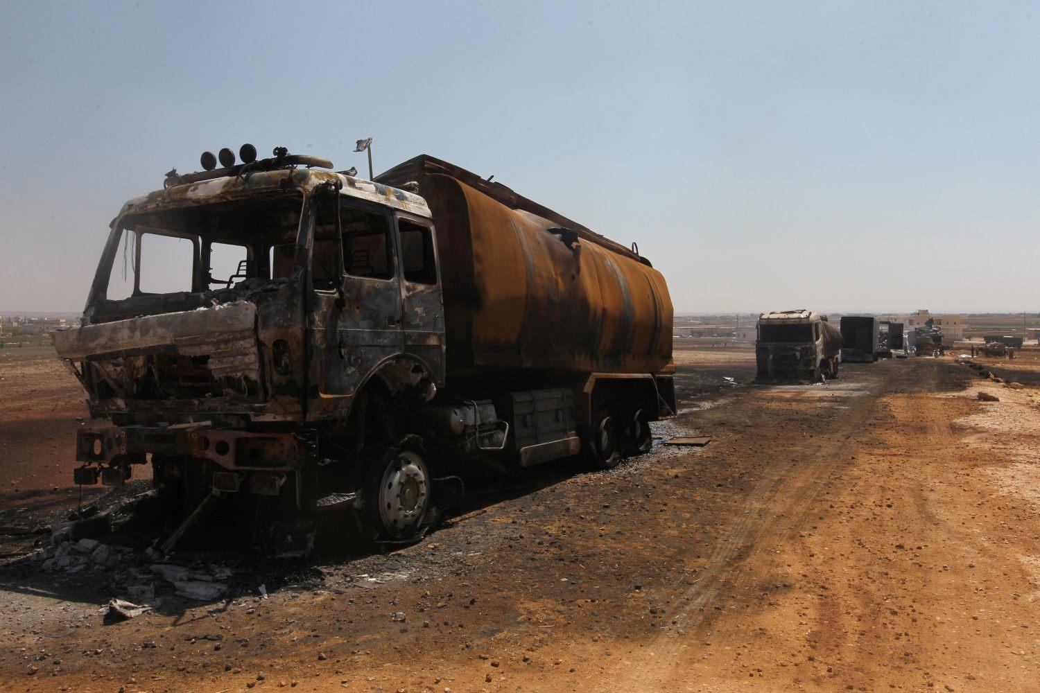 Kiégett kamion egy aleppói légitámadás után