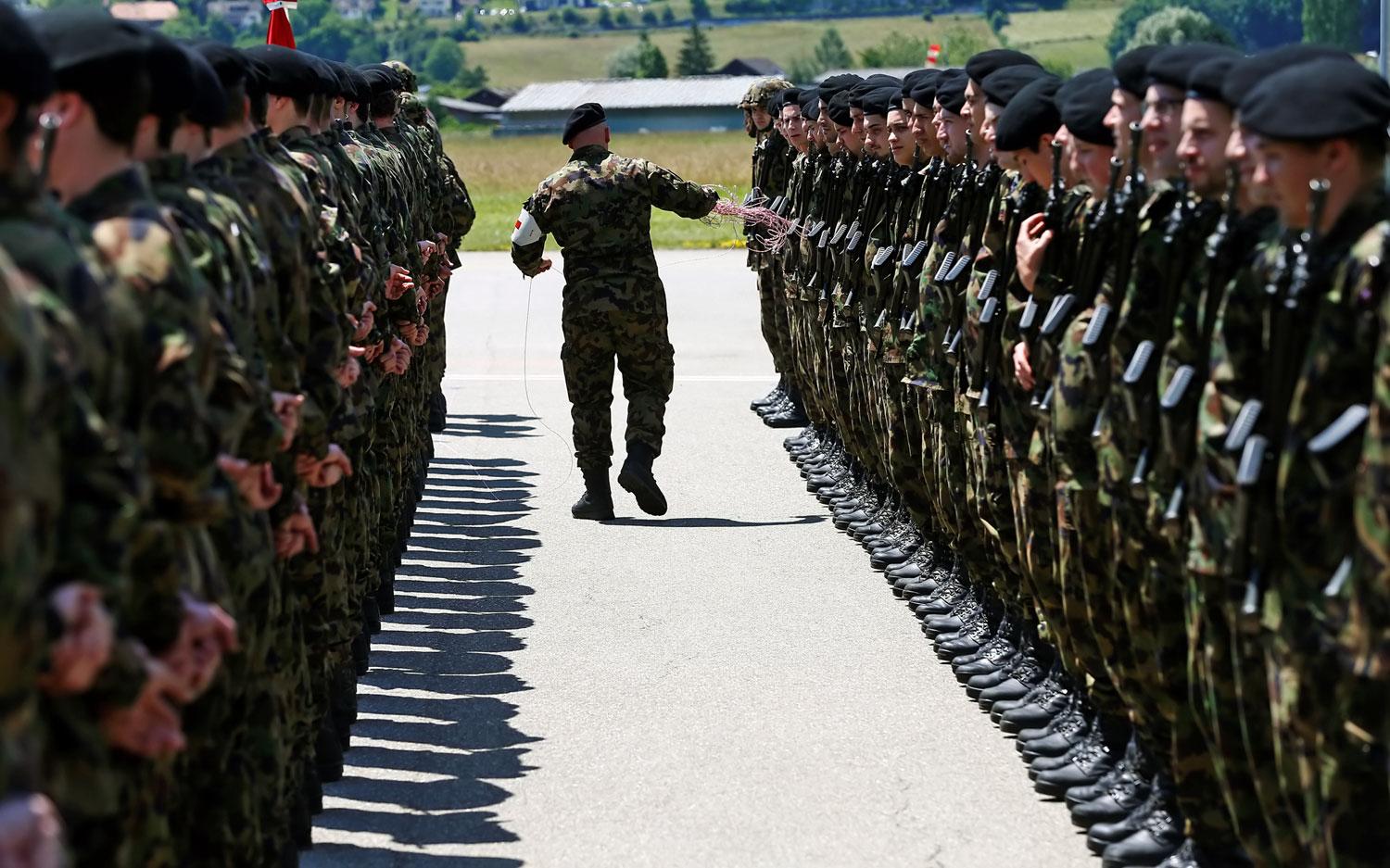 Hamarosan magyar, indiai és bolgár fehérneműt is viselnek majd a svájci katonák