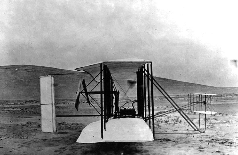 A Wright-fivérek 1903-ban repültek először a Kitty Hawk fedélzetén