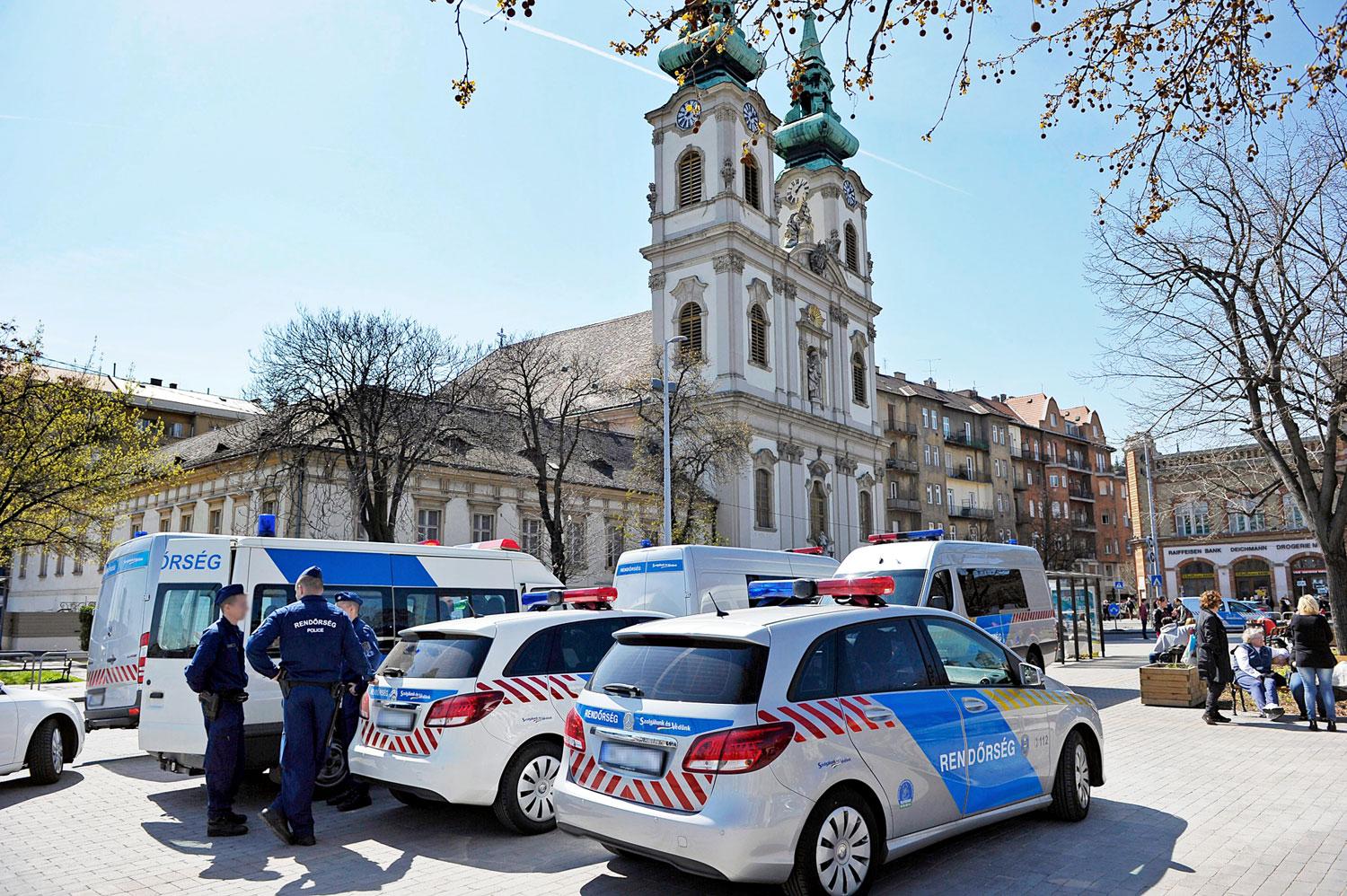 Rendőri védelmet kaptak a magyarországi templomok