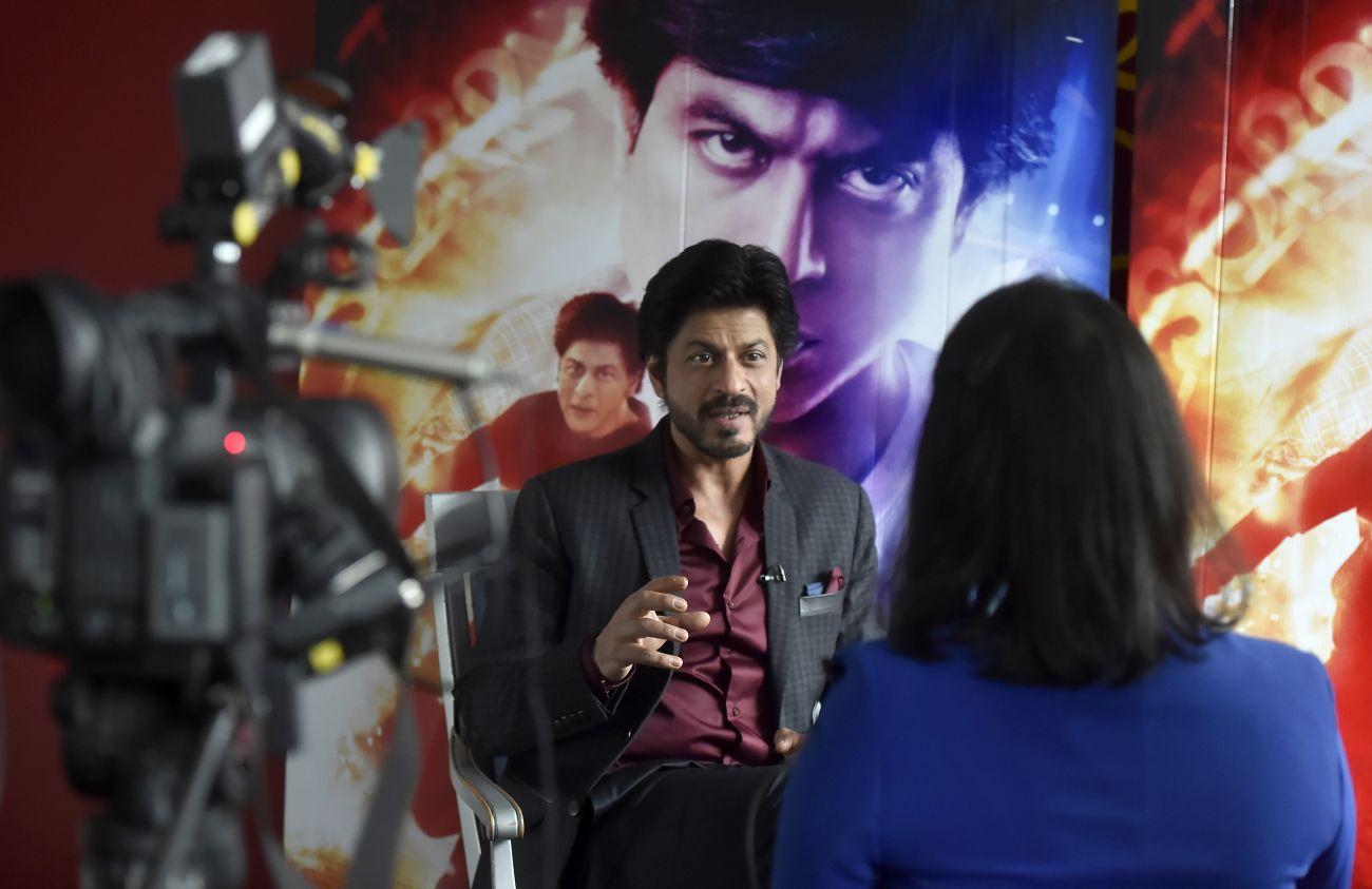 Shah Rukh Khan a Reutersnek nyilatkozik a londoni Madame Tussauds múzeumban 