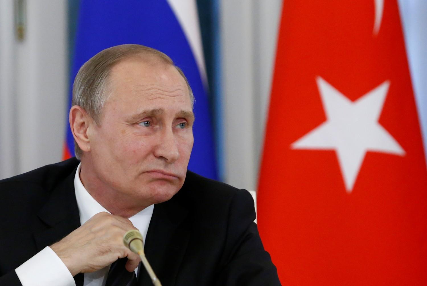 Putyin mostanában úgy cseréli a kádereit, mint más az alsógatyát