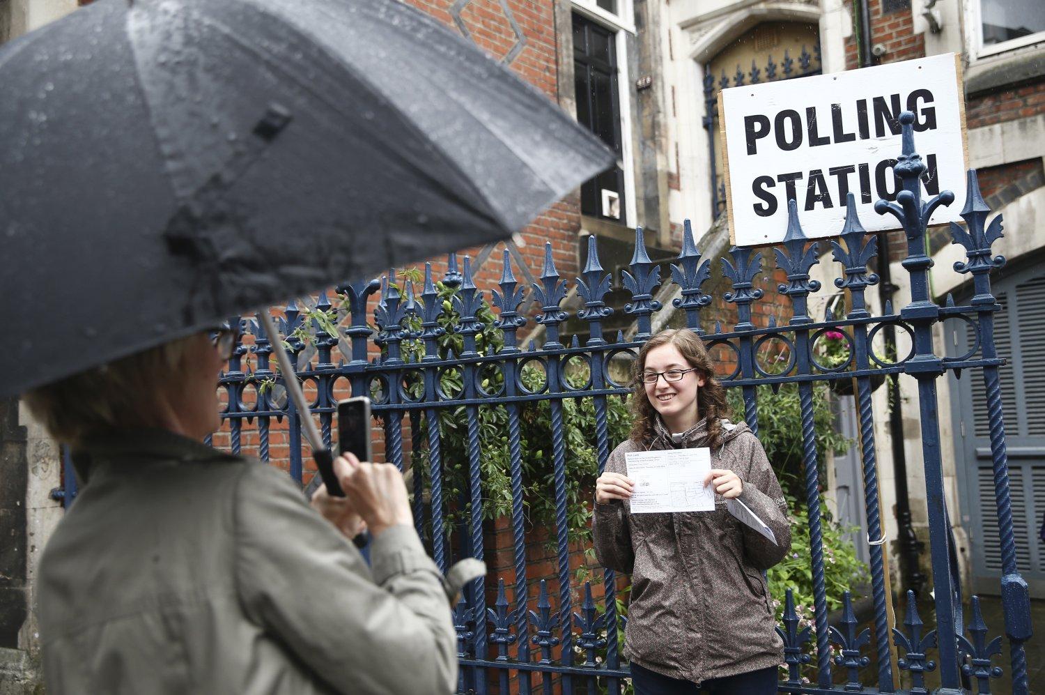 Szavazás az esőben