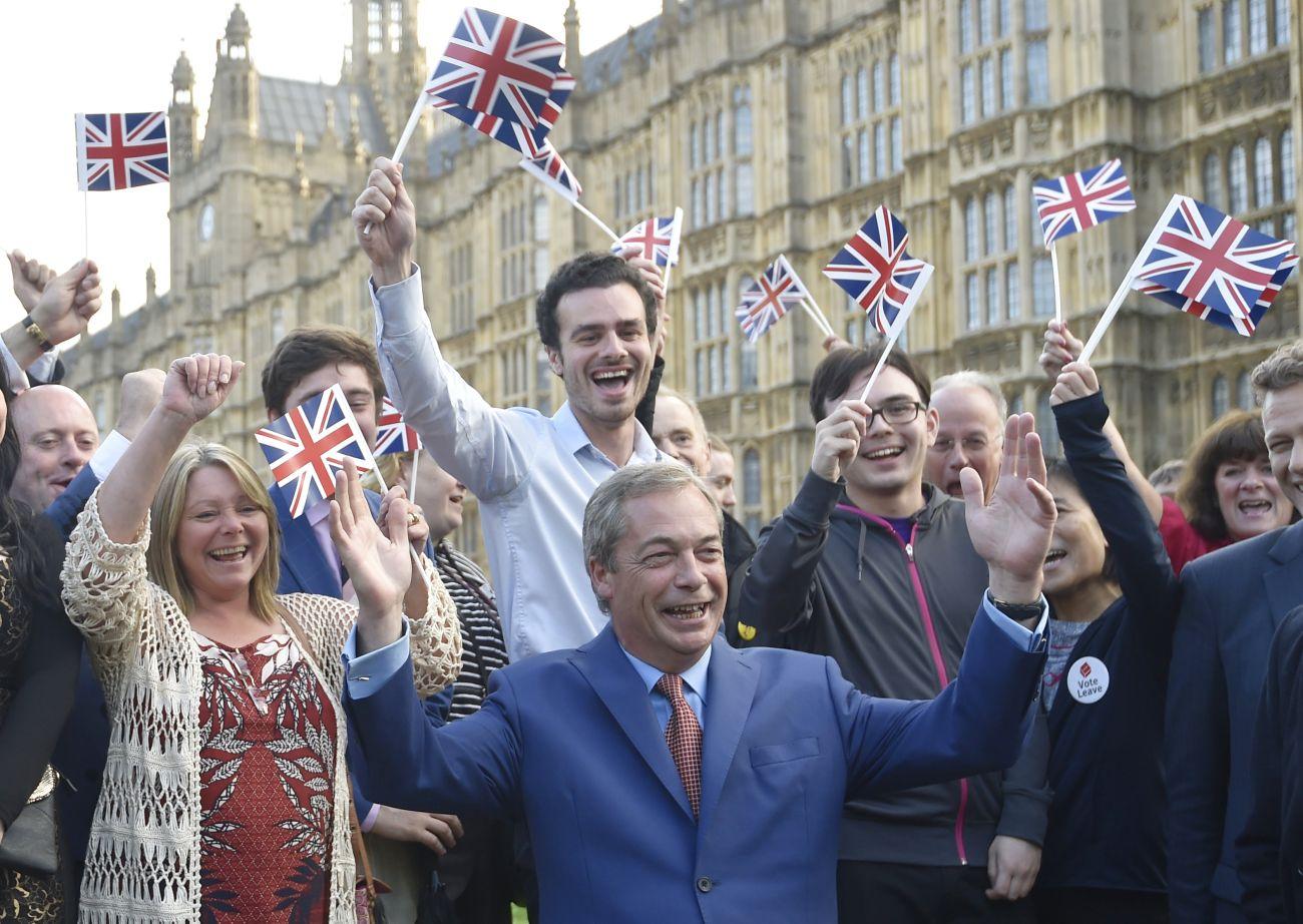 Nigel Farage, a kilépéspárti UKIP vezetője így örült