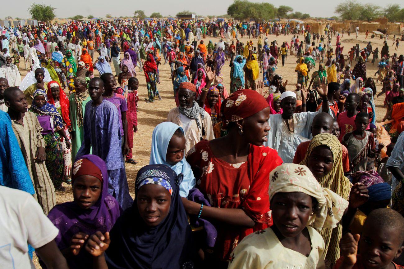 Nigériai és nigeri menekültek júniusban a két ország határán 
