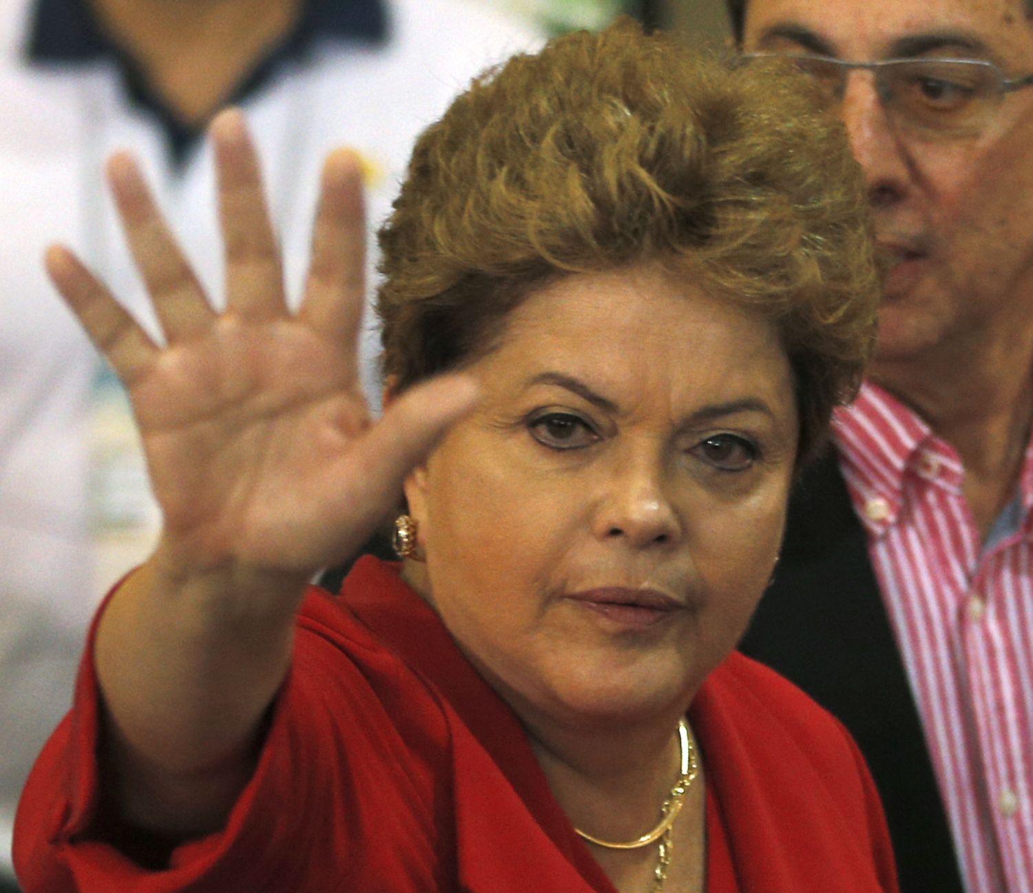 Dilma Roussef elnököt leszavazták