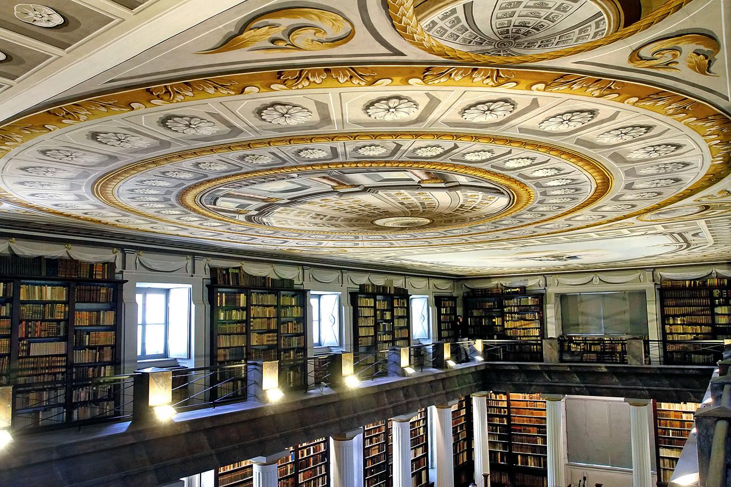 Sárospatak: az egyik legszebb (nem elektronikus) könyvtár A Boredpanda honlap olvasói minden évben más kategóriában szavazzák meg a bibliotéka topot. Idén a dániai Dokk 1 lett a világon a legjobb. Tavaly a prágai barokk könyvtár lett a legszebb, alig