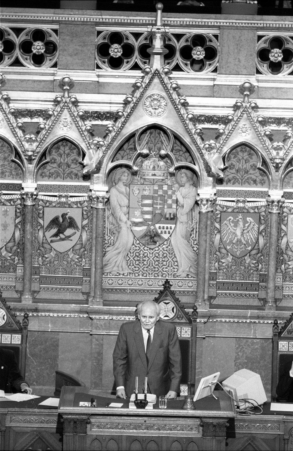 1990. május 2.: Göncz Árpád az új Országgyűlés alakuló ülésén