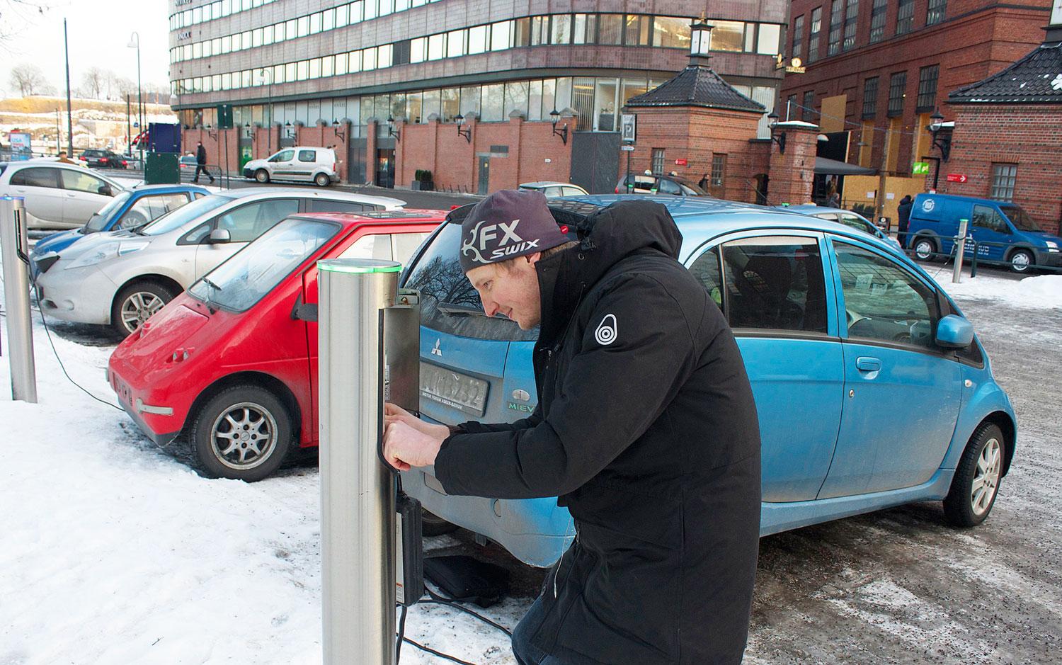 A norvég autók 15 százalékát már most konnektorról kell tölteni 
