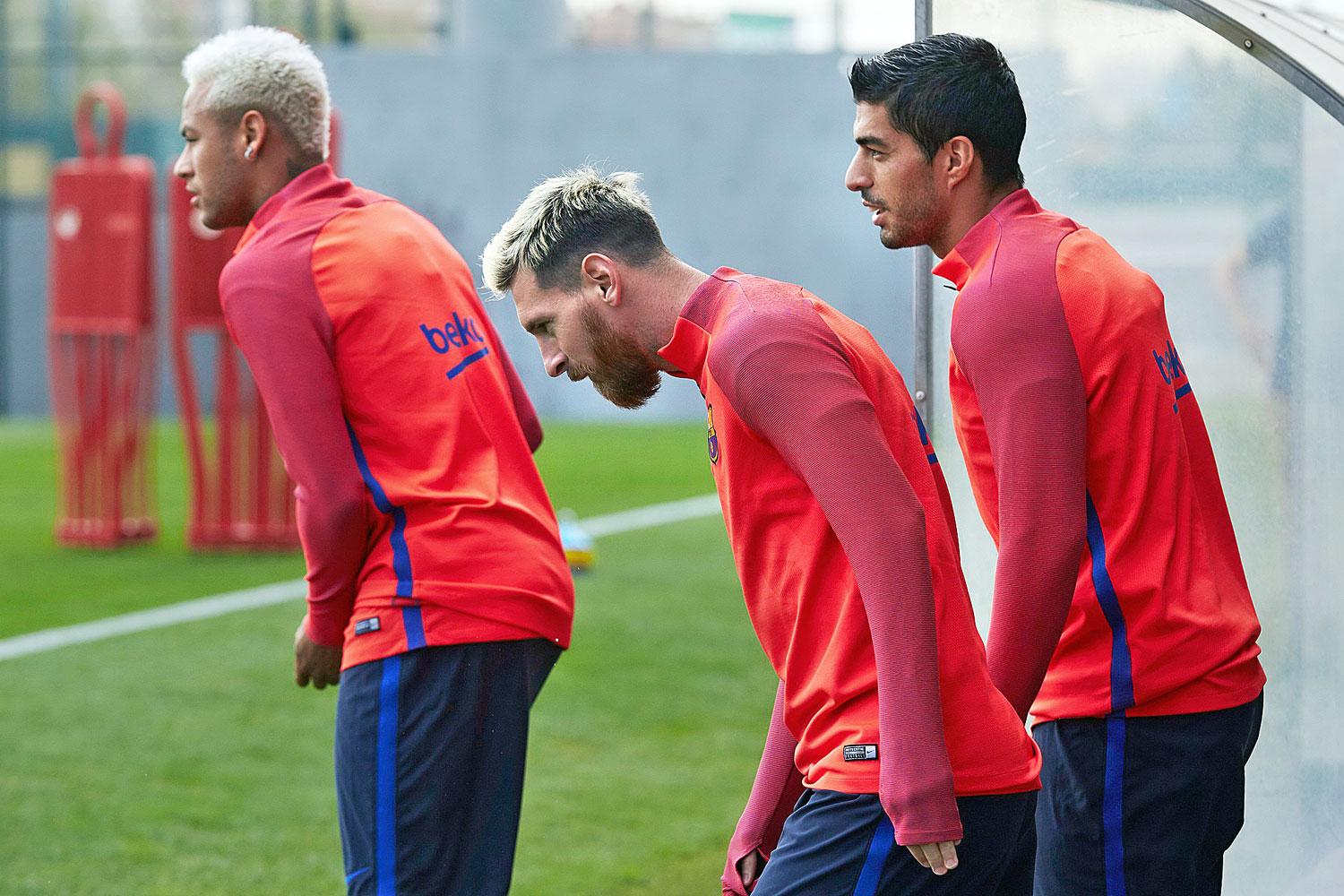 Felkészül: Neymar, Messi és Luis Suarez