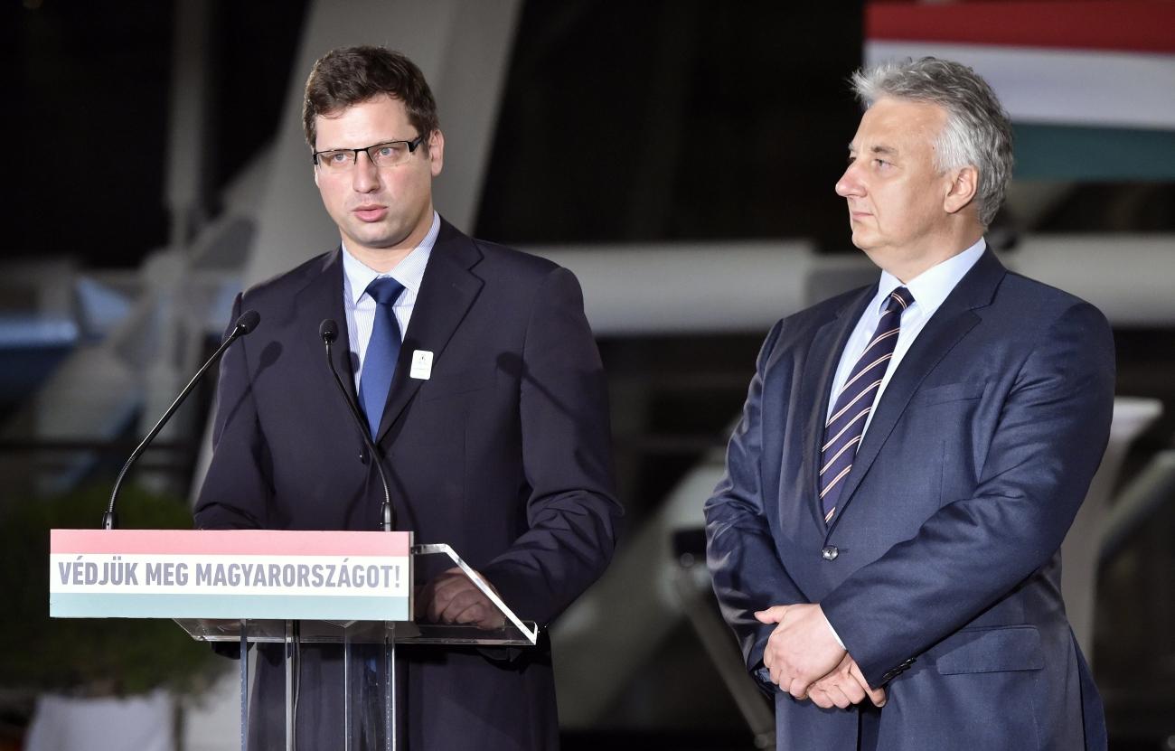 Gulyás Gergely és Semjén Zssolt miniszterelnök-helyettes az urnazárás utáni sajtótájékoztatón 