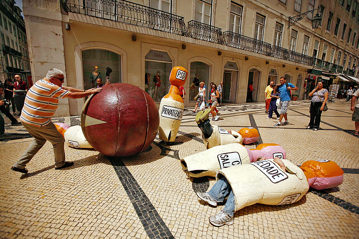 A valutaalap és a portugál politikai pártok elleni demonstráció Lisszabonban – Bedőlnek?