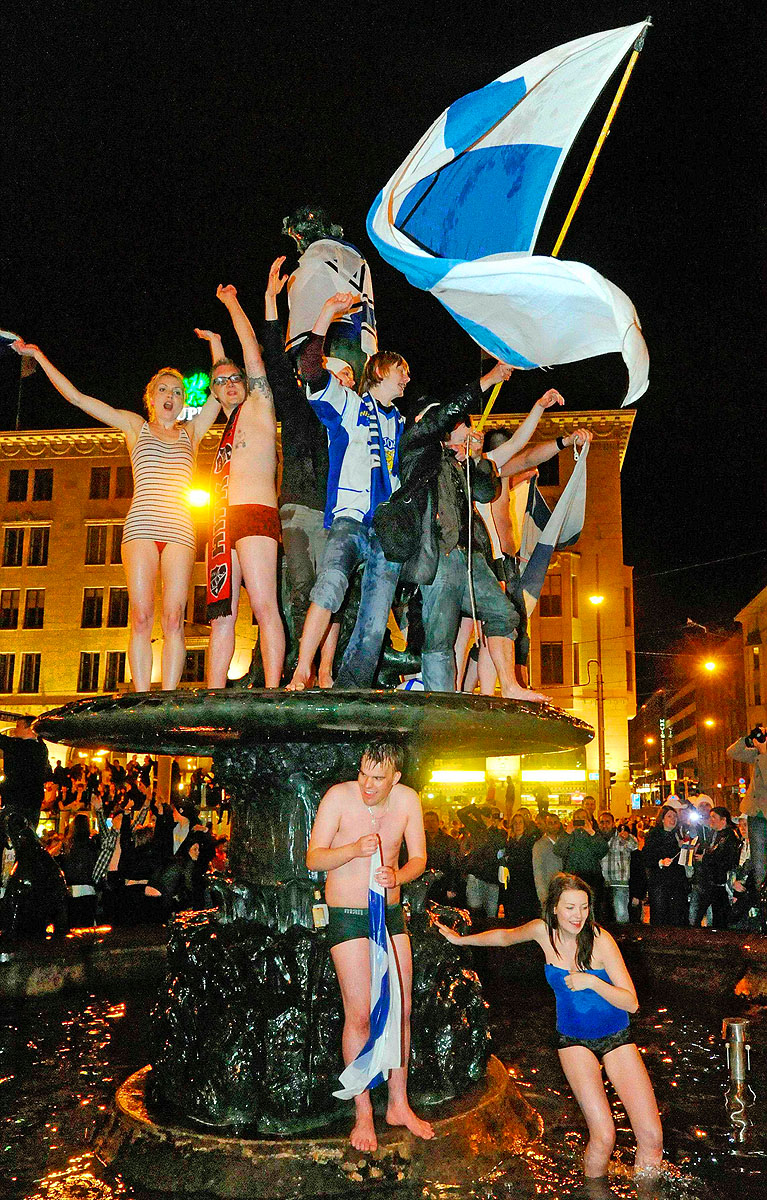 Finnek a jégen, finnek a vízben... Életkép Helsinkiből, a diadal után