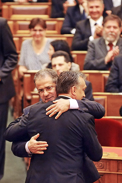 Kósa Lajos üdvözli Orbán Viktort