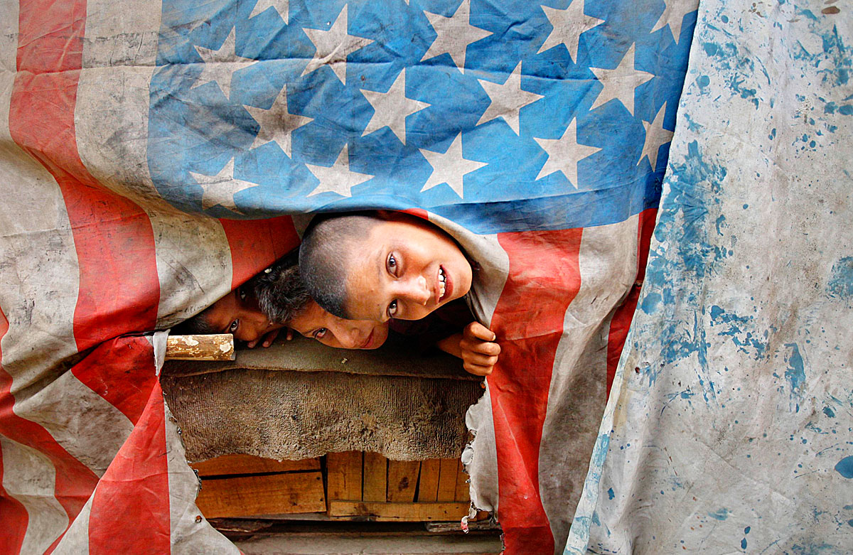 Pakisztáni gyerekek egy Karachi környéki nyomortelepen. A felemelkedési esély olyan messze van, mint Amerika