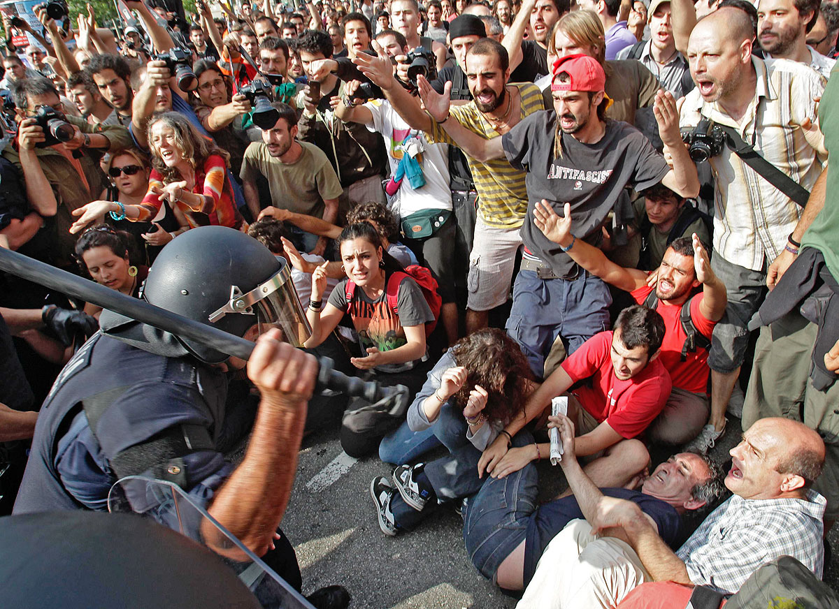 Reggel rohamrendőrök kergették ki a tüntetőket Barcelona főteréről
