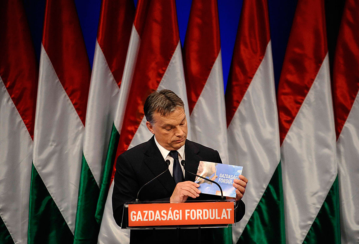 Orbán Viktor bemutatja a Gazdasági fordulatot