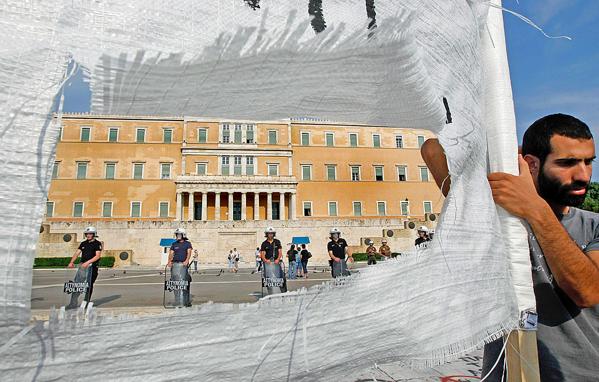 Szinte minden, így a kormány oktatási reformja ellen is tüntetnek Athénban
