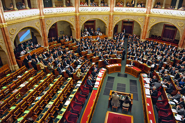 Az MSZP és az LMP nélkül szavaz a kormánytöbbség és a Jobbik az új alkotmányról