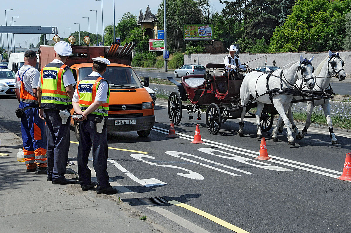 Tegnap megindult a forgalom a Budaörsi úton