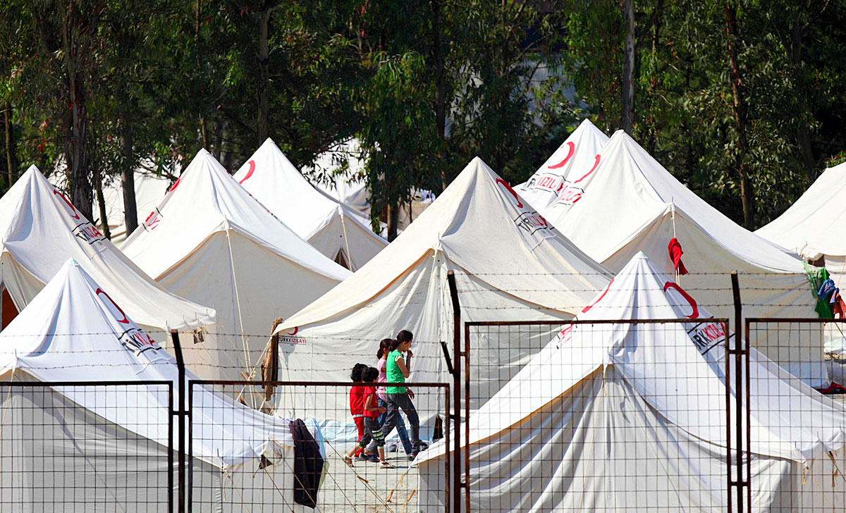 Szíriai gyerekek a török Hatay tartományban felépített menekülttáborban